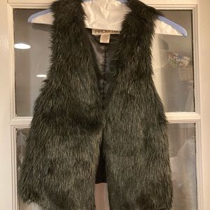 Faux fur with leather backing vest black Arden B.